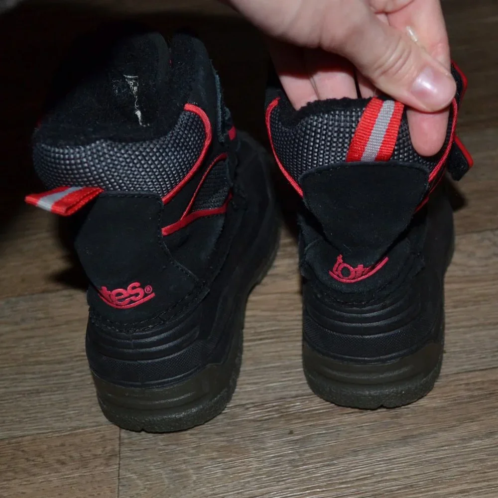 Totes Toddler Fleece Lined Snow Boot Red and Black Size 9